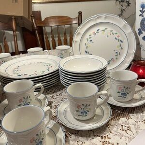 Floral Pattern Dinnerware Set